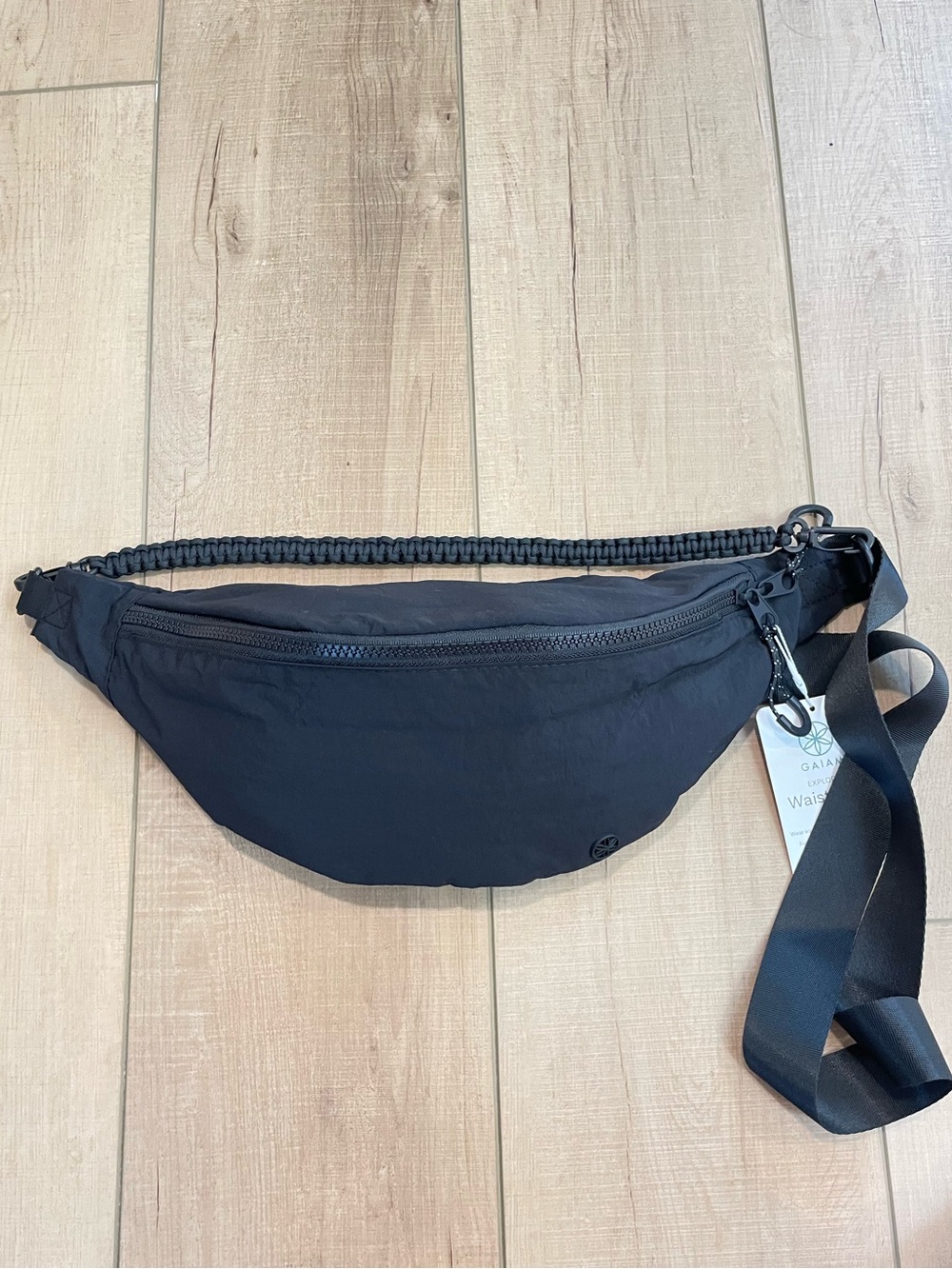 GAIAM Unisex  Black Crossbody/ Belt  Bag